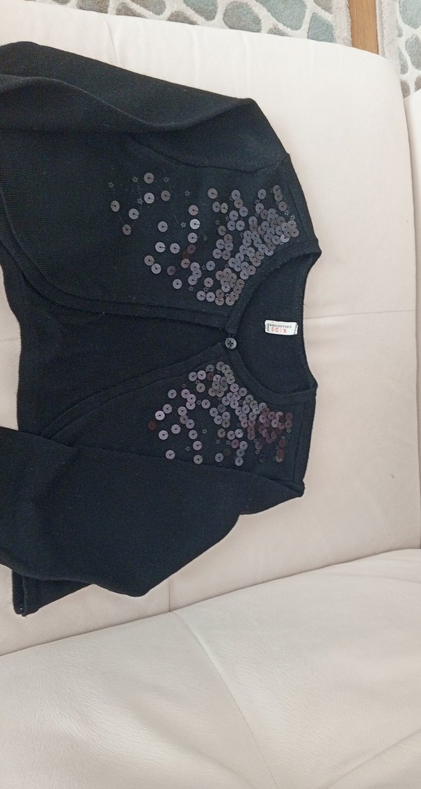 Düğmeli Siyah Nakışlı Kız Hırkası kısa - Görsel 4