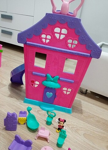 Minnie mouse evi ve eşyaları