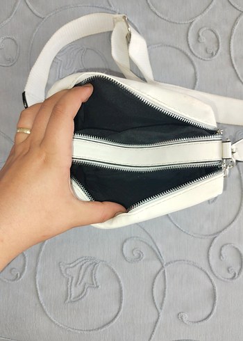 Beden Zincir Detaylı Beyaz Kadın Çanta