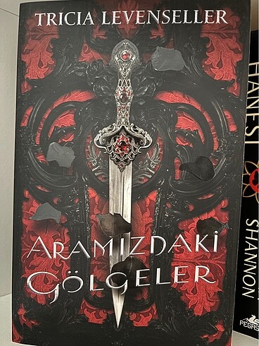 Aramızdaki Gölgeler