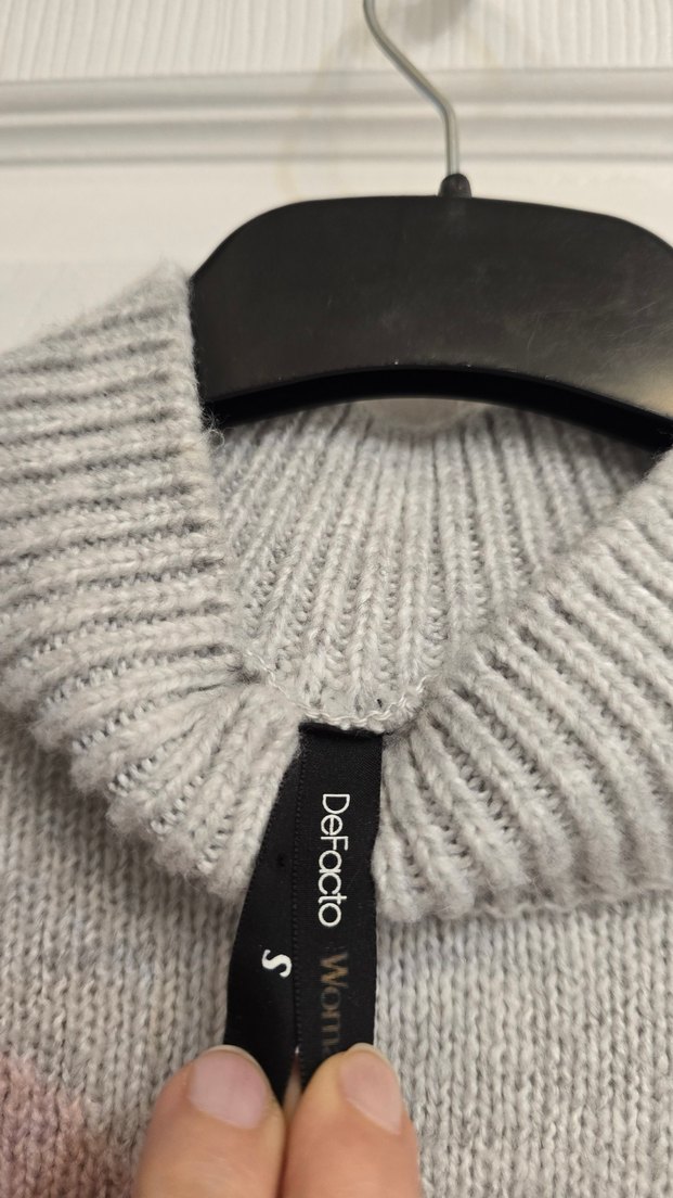 Gri Pembe Renk Bloklu Boğazlı Triko Kazak - Görsel 4