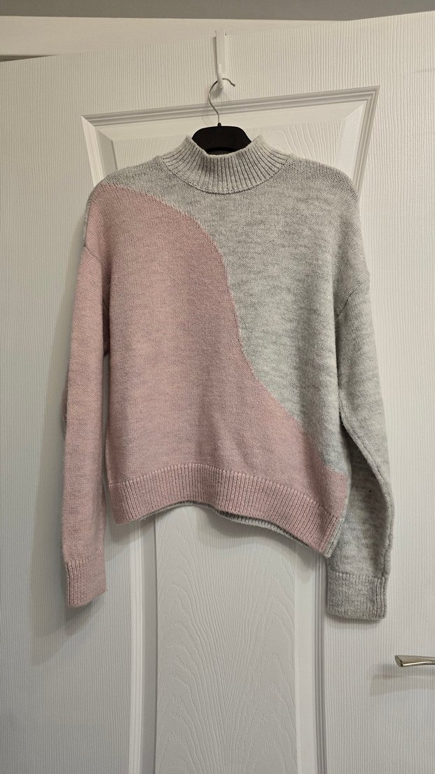 Gri Pembe Renk Bloklu Boğazlı Triko Kazak - Görsel 3