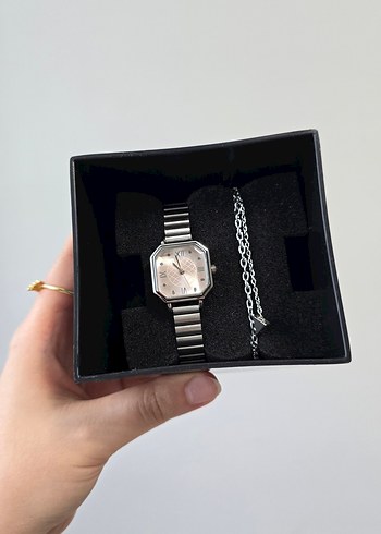 Zincir Detaylı Kadın Kol Saati - Görsel 4