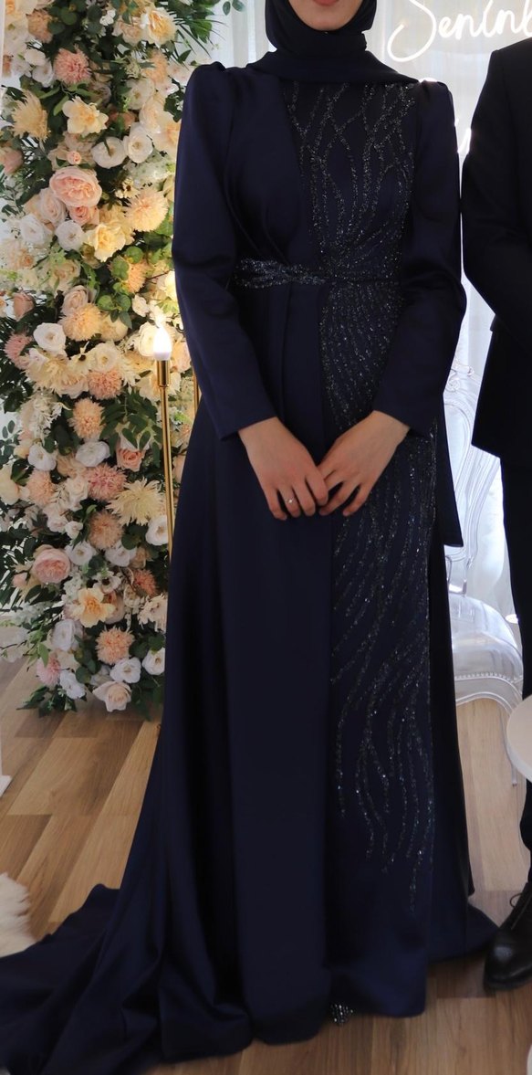 Uzun Kollu İşlemeli Mavi Abiye Elbise - Görsel 4