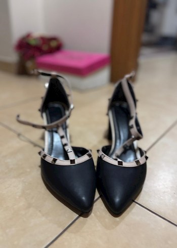 40 Beden siyah Renk Siyah taş Desenli Tokalı Stiletto