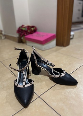 Deichmann Siyah taş Desenli Tokalı Stiletto