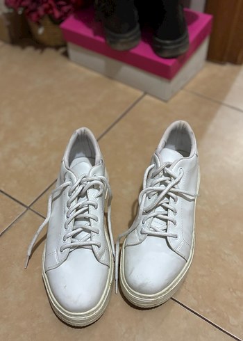 Minimalist Beyaz Kadın Sneakers
