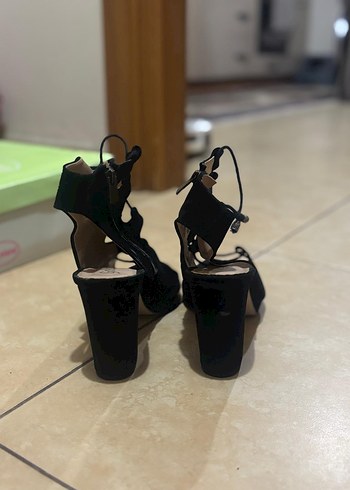 40 Beden Siyah Bağcıklı Süet Stiletto