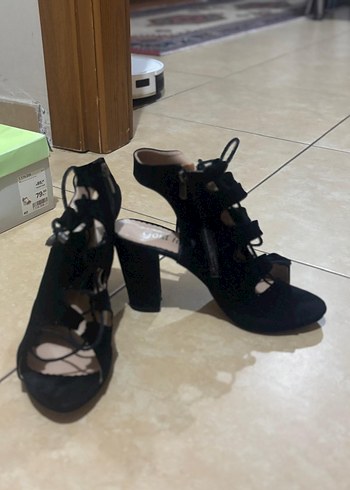 Deichmann Siyah Bağcıklı Süet Stiletto