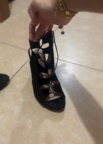Siyah Bağcıklı Süet Stiletto