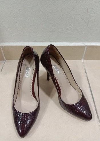 Gön Deri GÖN DERİ Bordo Parlak Yılan Desenli Stiletto