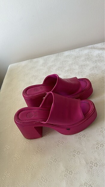 Pembe Terlik