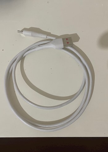 Beyaz USB Tip-C Telefon Şarj Kablosu