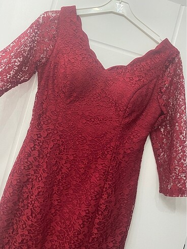 Dantel bordo elbise