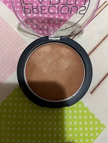  Beden Renk Avon precious earth bronzing powder