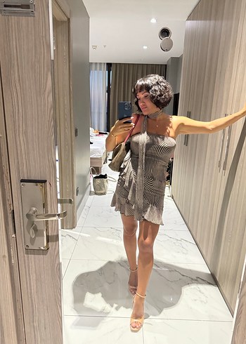 Şeffaf Detaylı Mini Gri Straplez Elbise