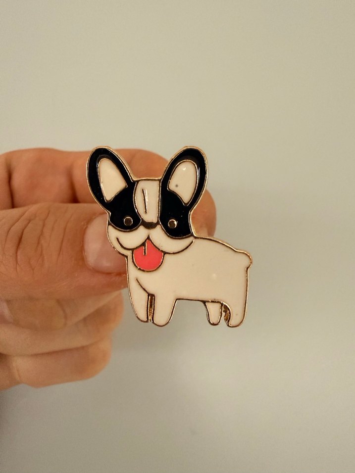 Pastel Siyah Beyaz Köpek Figürlü Broş - Görsel 2