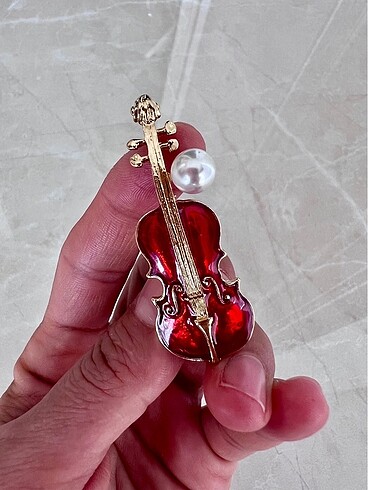 Diğer Kırmızı keman broş/pin