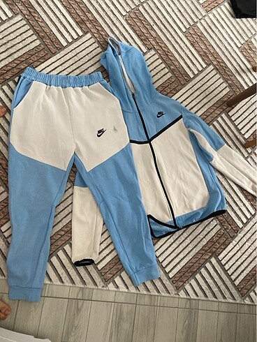 Mavi nike tech