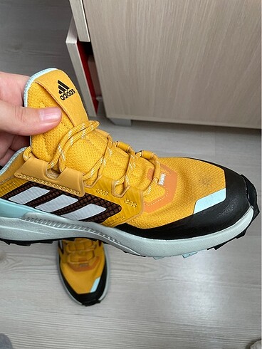 39 Beden sarı Renk Adidas goratex kadın