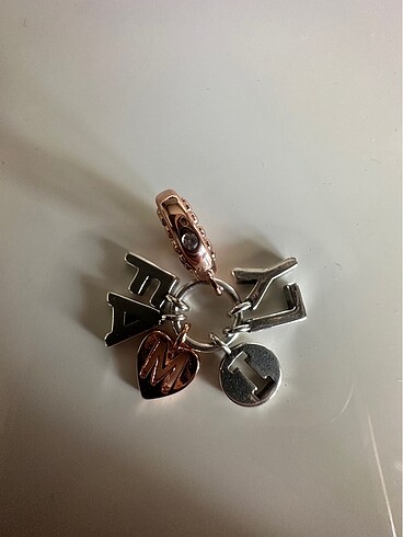 Pandora Family aile harf charm