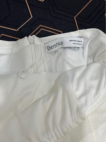 m Beden beyaz Renk bershka beyaz straplez elbise