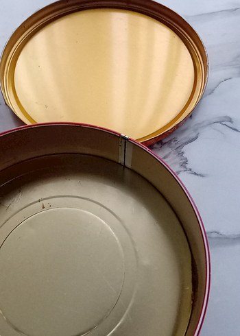 Parlak Bej Bal Desenli Metal Saklama Kutusu - Görsel 4