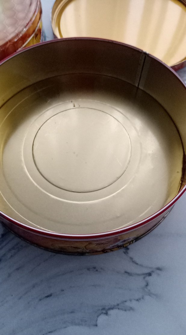 Parlak Bej Bal Desenli Metal Saklama Kutusu - Görsel 3