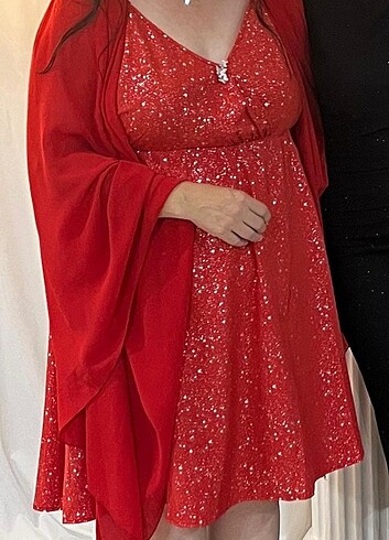 Sadece birkaç saat nişanda giydim dolabımda yer yok