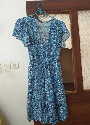 Mavi çiçekli yazlık elbise