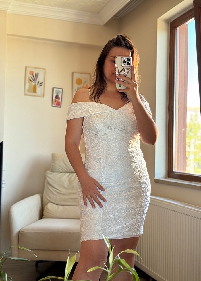 Beyaz kısa dantelli abiye - Görsel 3