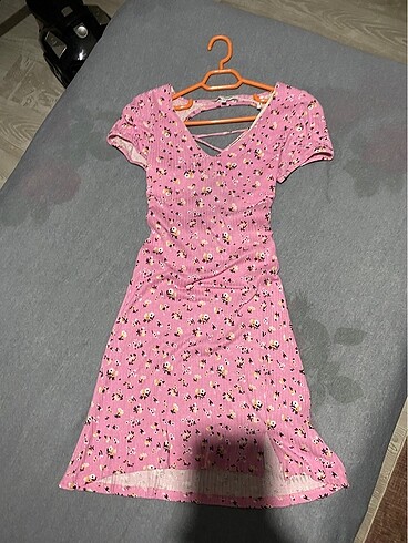 m Beden pembe Renk Çiçekli sırt dekolteli elbise