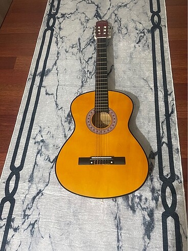Az kullanılmış gitar