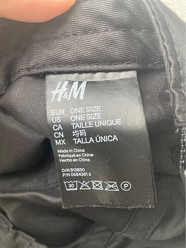 Beden siyah Renk H&M saten islemeli sapka