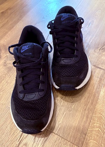 Nike Siyah Bağcıklı Spor Kadın Ayakkabı