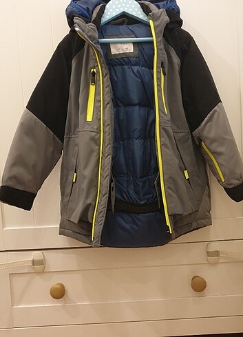 Zara outdoor mont 