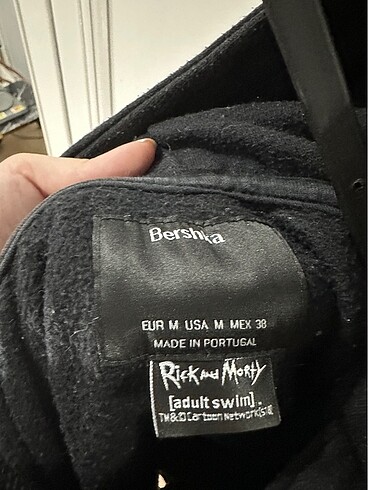 m Beden BERSHKA RİCK AND MORTY SWEATSHIRT