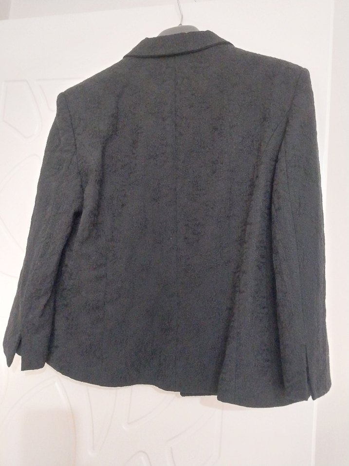 Şıklığın Simgesi: Beymen Siyah Klasik Blazer Ceket — görsel 3/7