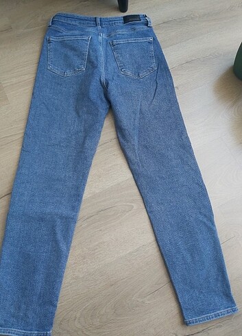 28 Beden mavi Renk Mavi jean