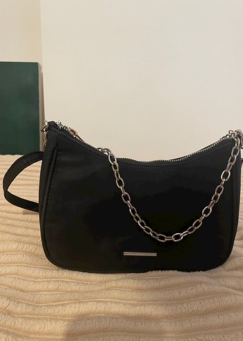 Bershka Zincir Detaylı Siyah Kadın Çanta