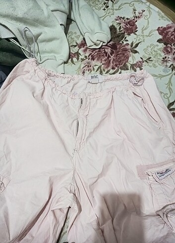 BDG pembe paraşüt pantalon