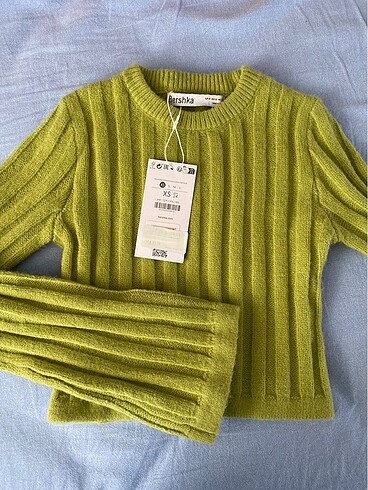 BERSHKA Kazak XS