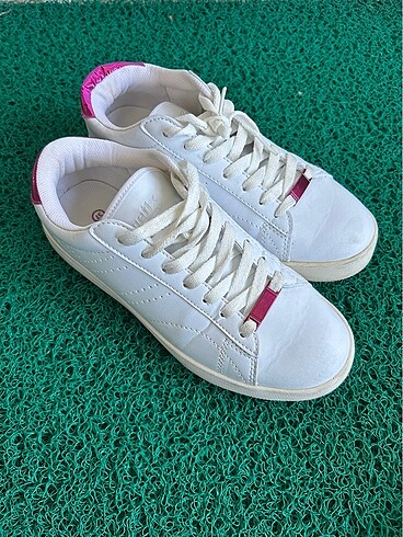 Beyaz sneaker