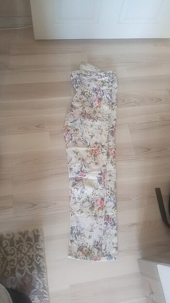 Çiçekli pantolon