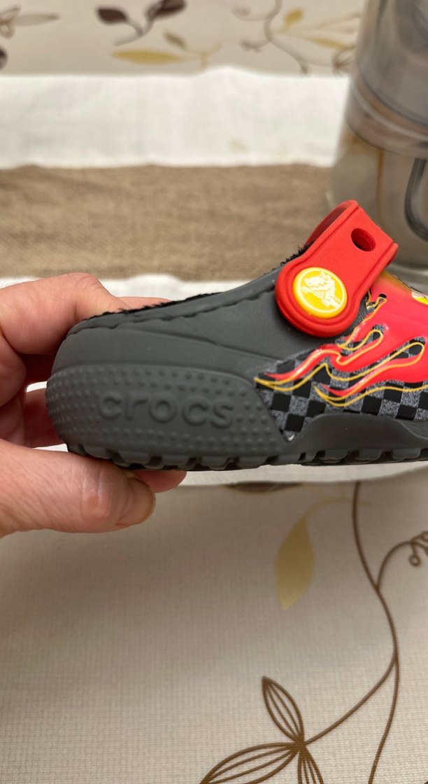 Erkek Çocuk Renkli Arabalı Kaydırmaz Terlik CROCS - Görsel 3