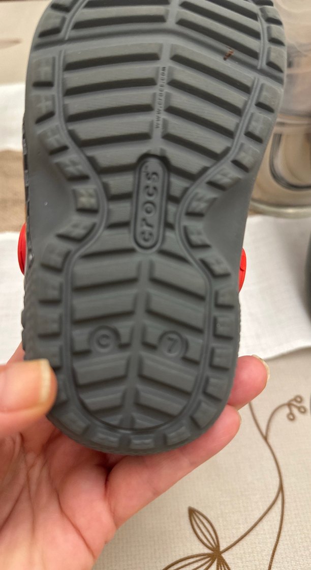 Erkek Çocuk Renkli Arabalı Kaydırmaz Terlik CROCS - Görsel 4