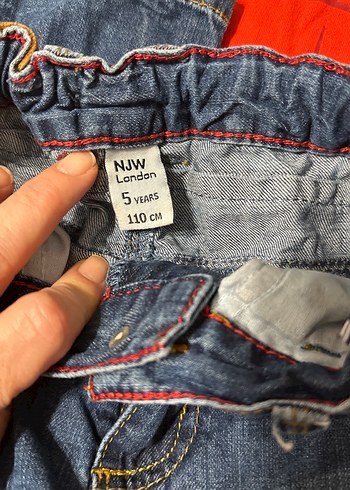 Erkek Çocuk Kırmızı Tişört ve Kot Pantolon - Görsel 4