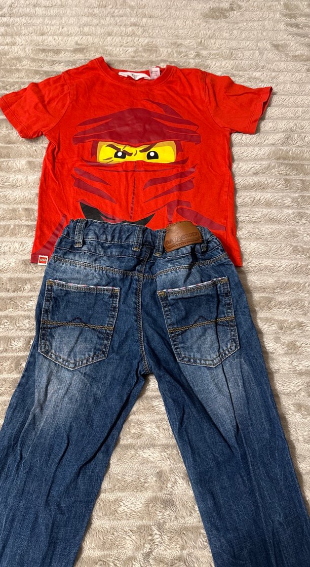 Erkek Çocuk Kırmızı Tişört ve Kot Pantolon - Görsel 3