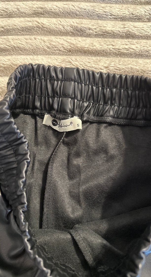 Kadın Siyah Deri Kemerli Pantolon( Suni Deri) - Görsel 4