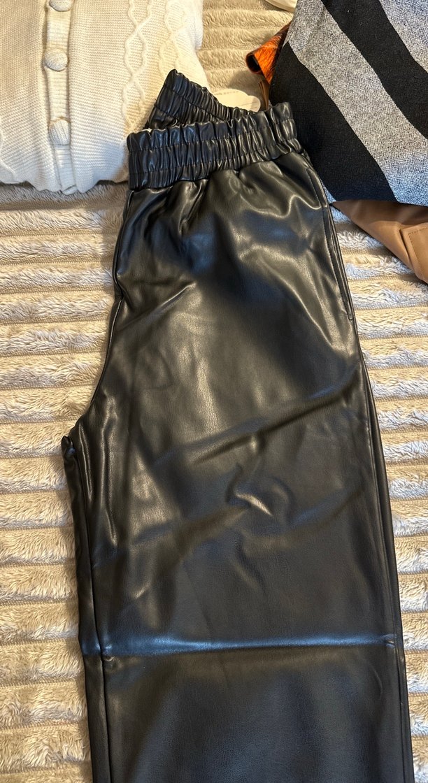 Kadın Siyah Deri Kemerli Pantolon( Suni Deri) - Görsel 3